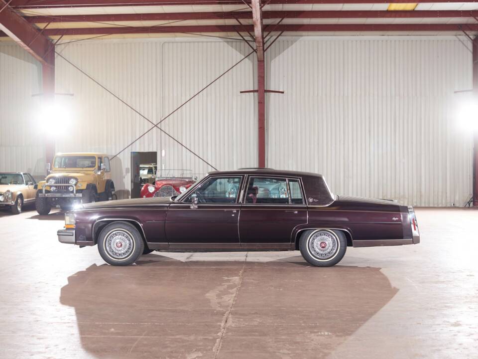 Image 12/58 of Cadillac Brougham Elegance (1988)