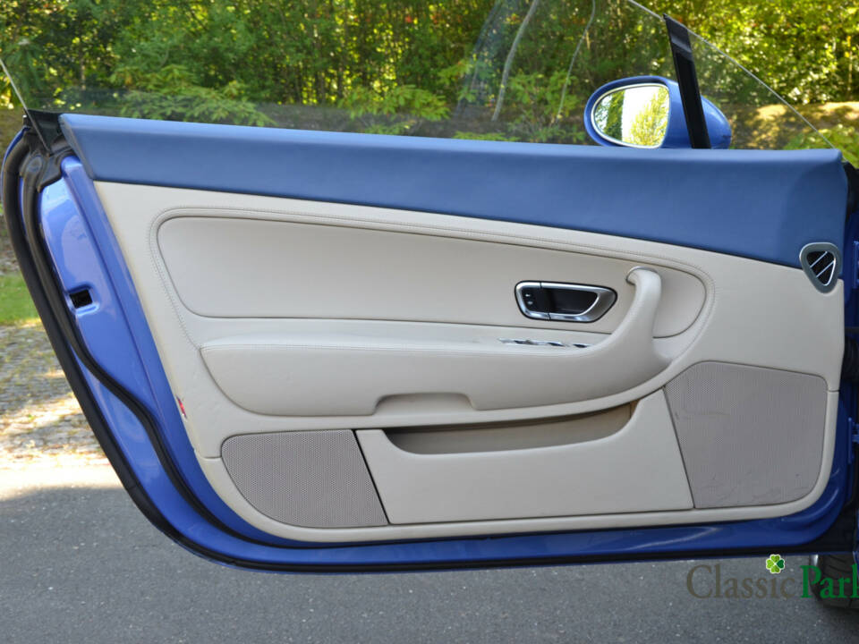 Image 13/50 of Bentley Continental GT (2005)