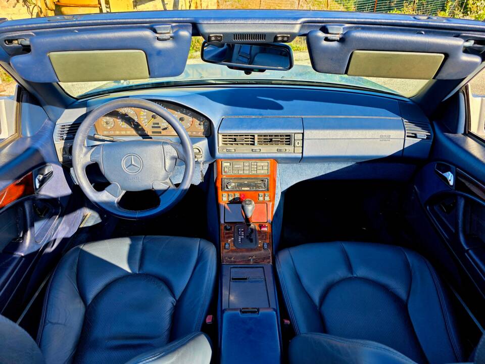 Bild 14/38 von Mercedes-Benz SL 500 (1998)