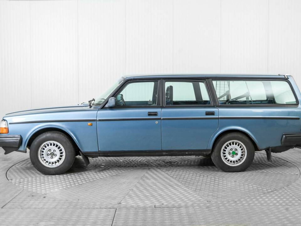 Image 9/50 de Volvo 240 Turbo (1983)