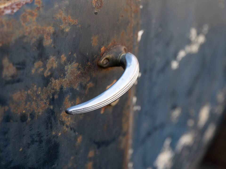 Image 78/134 of Ford V8 (1937)