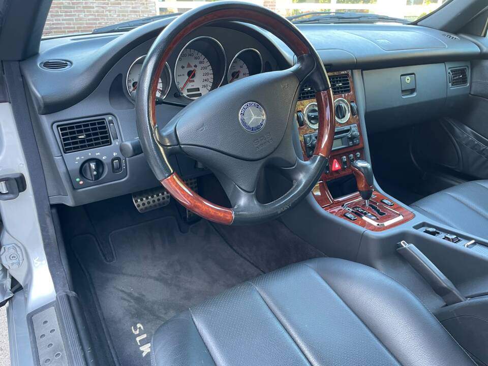 Imagen 10/26 de Mercedes-Benz SLK 200 Kompressor (2002)