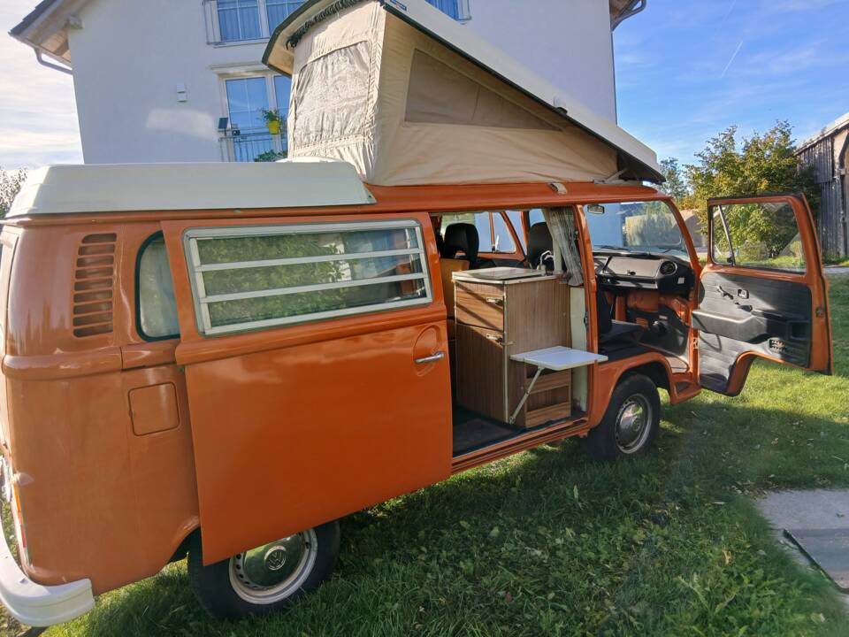 Image 24/34 of Volkswagen T2b Westfalia (1973)