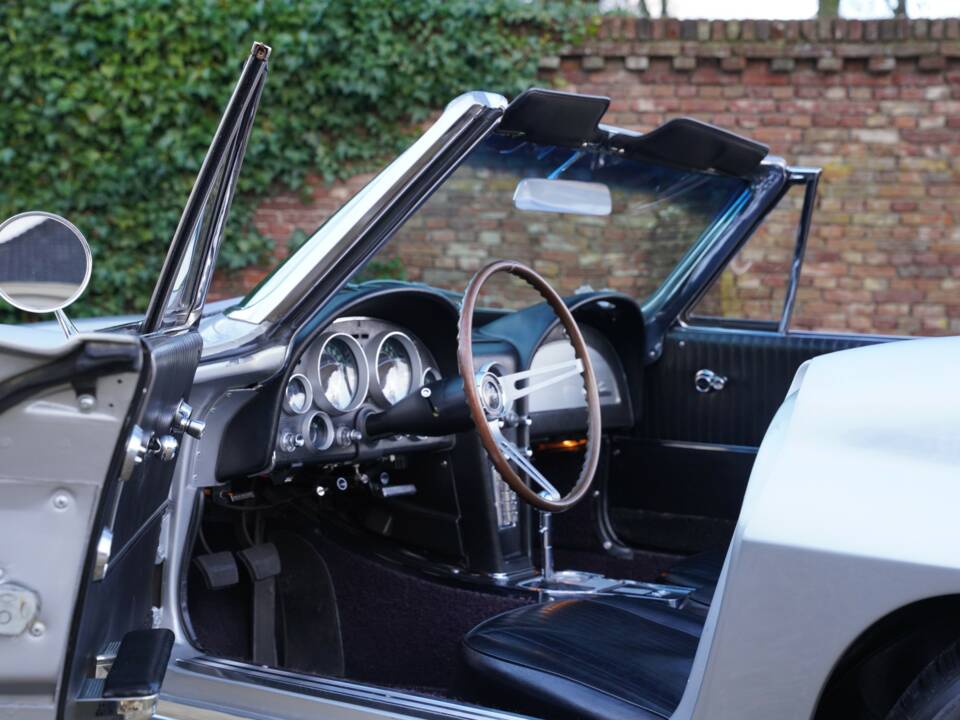 Image 35/50 of Chevrolet Corvette Sting Ray Convertible (1964)