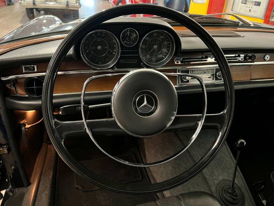 Image 11/19 of Mercedes-Benz 300 SE (1967)