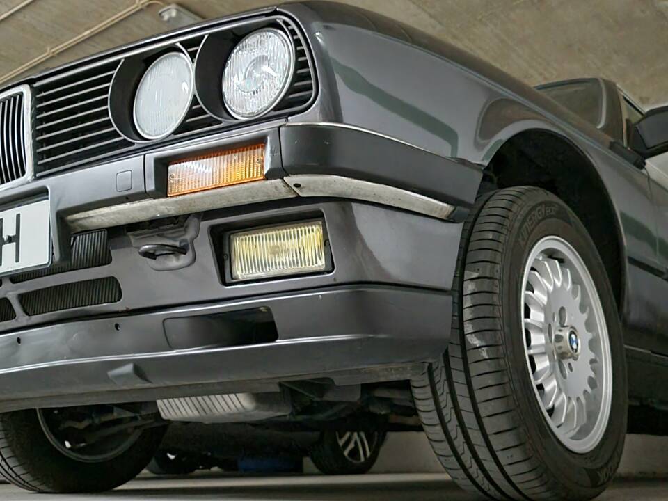 Image 74/100 of BMW 323i (1984)