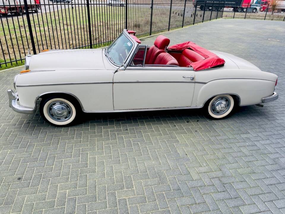 Image 6/36 of Mercedes-Benz 220 SE b (1961)