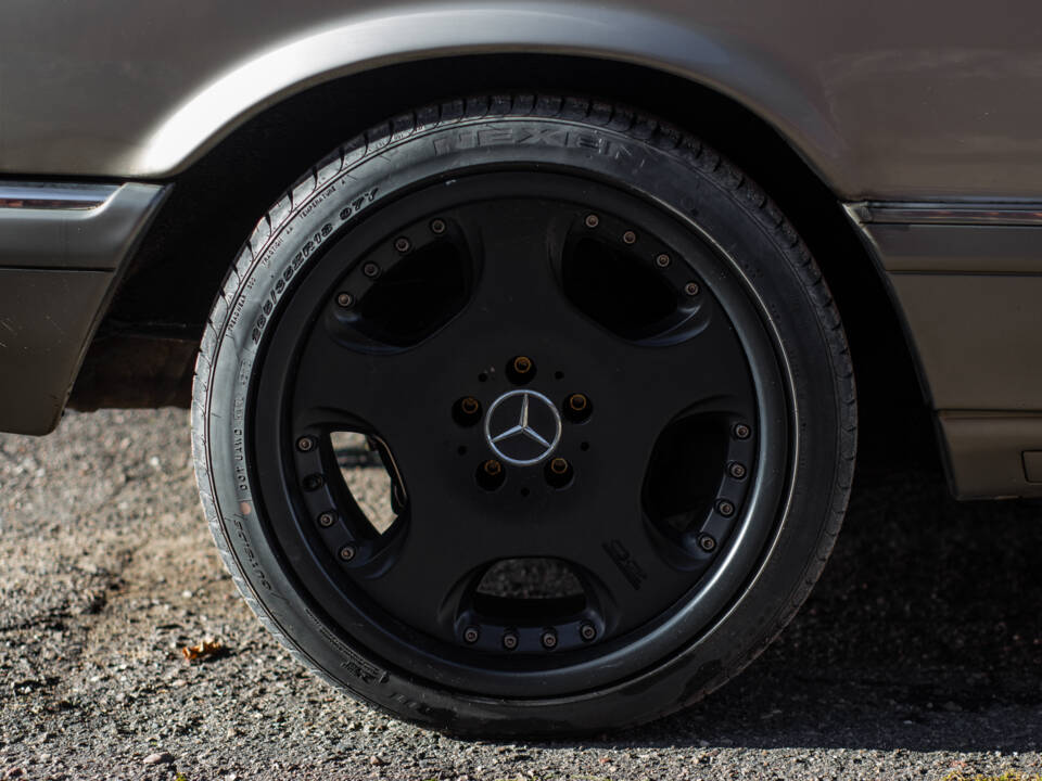 Image 17/95 of Mercedes-Benz 560 SEC (1985)