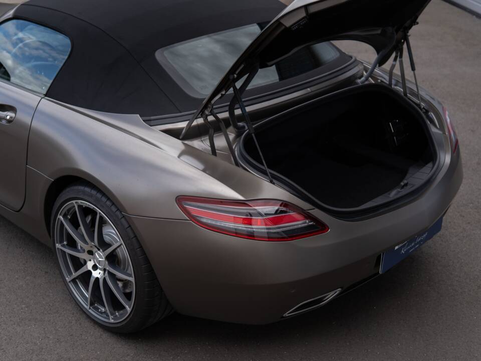 Image 21/45 of Mercedes-Benz SLS AMG Roadster (2012)