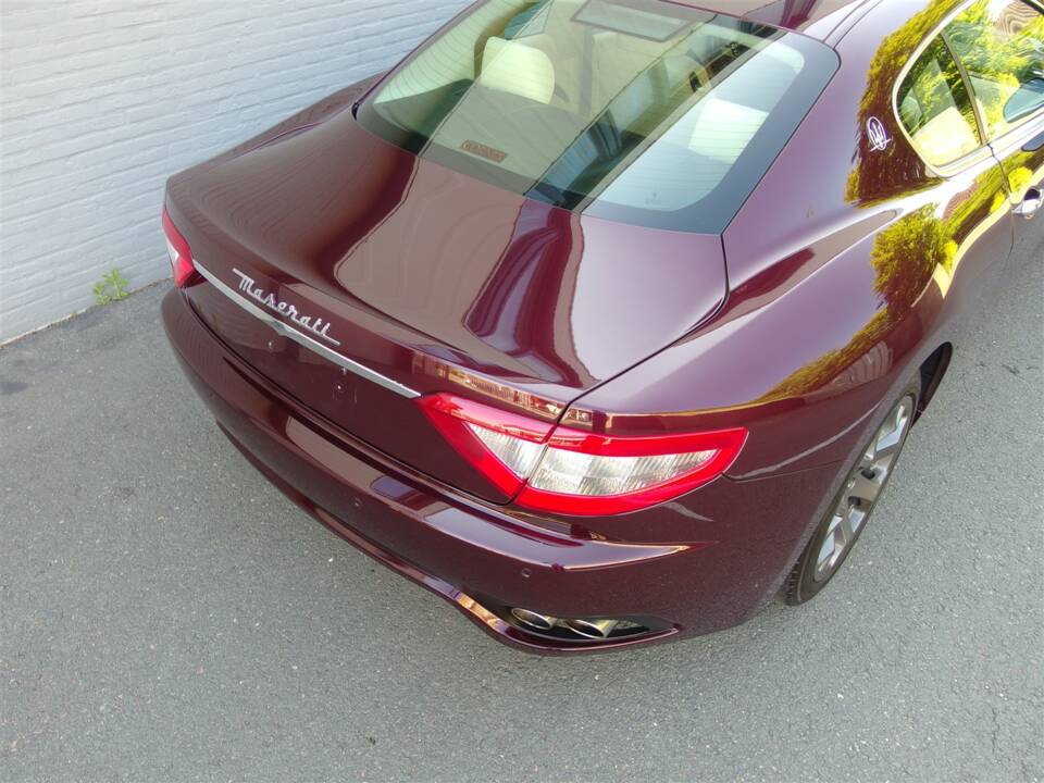 Image 14/98 of Maserati GranTurismo 4.2 (2008)