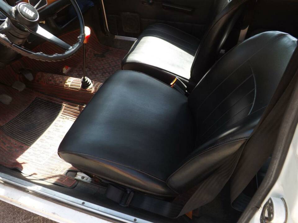 Image 14/50 de FIAT 127 (1972)