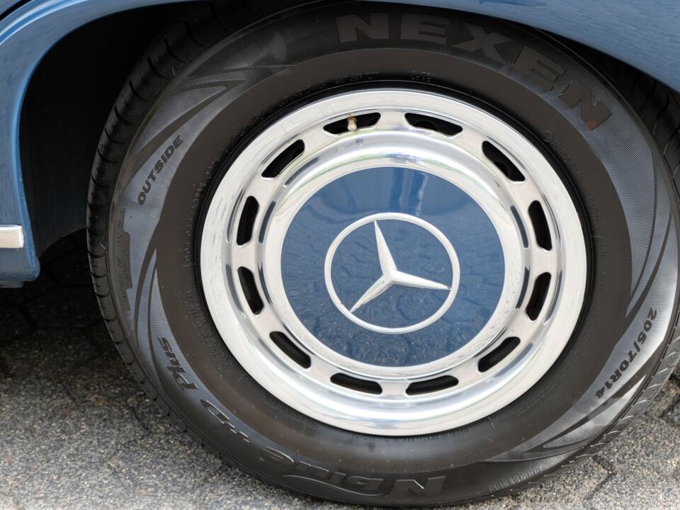Image 51/76 de Mercedes-Benz 220 S b (1963)
