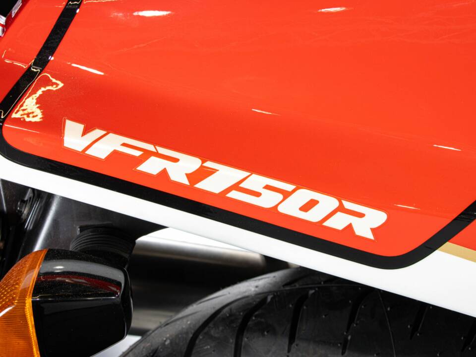 Immagine 39/48 di Honda VFR 750R RC 30 (1988)