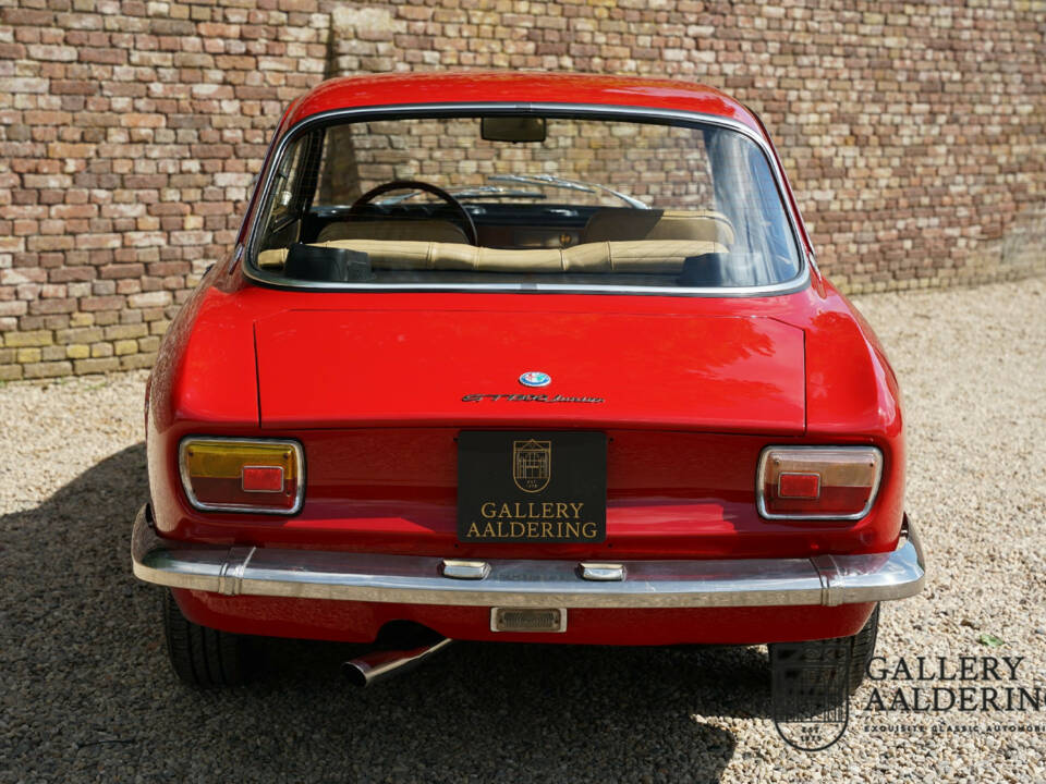 Image 5/50 de Alfa Romeo Giulia 1300 GT Junior (1975)