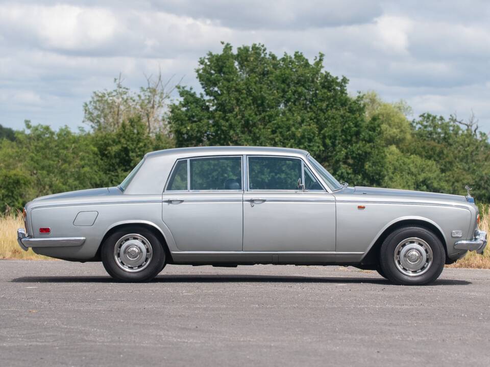 Image 2/50 of Rolls-Royce Silver Shadow I (1973)
