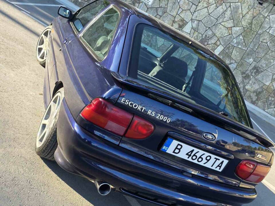 Obraz 8/8 pojazdu Ford Escort 2.0 16V "F1 Edition" (1996)