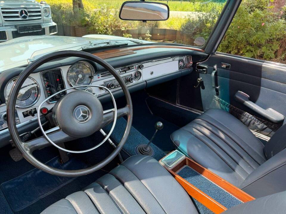 Image 13/42 of Mercedes-Benz 280 SL (1968)