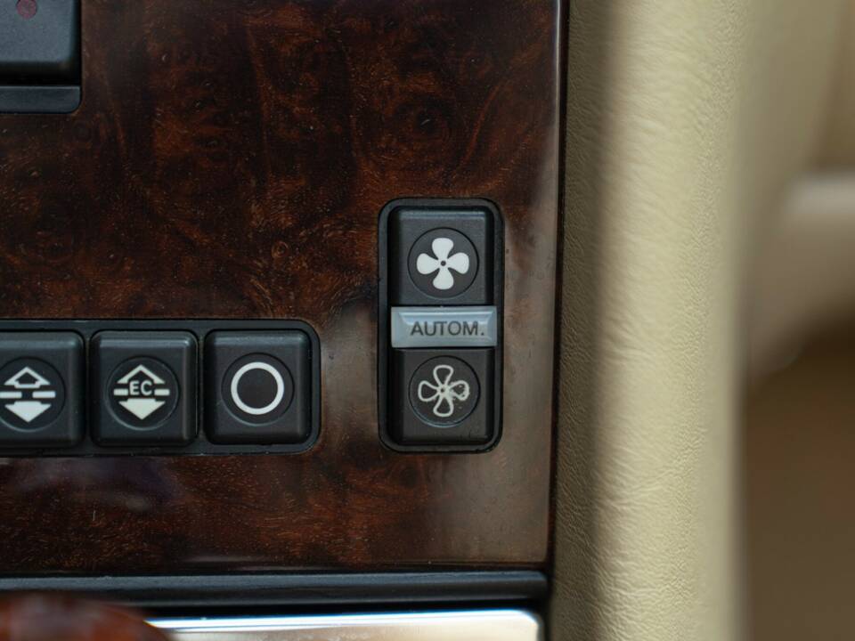 Image 45/50 of Mercedes-Benz 300 SL (1986)