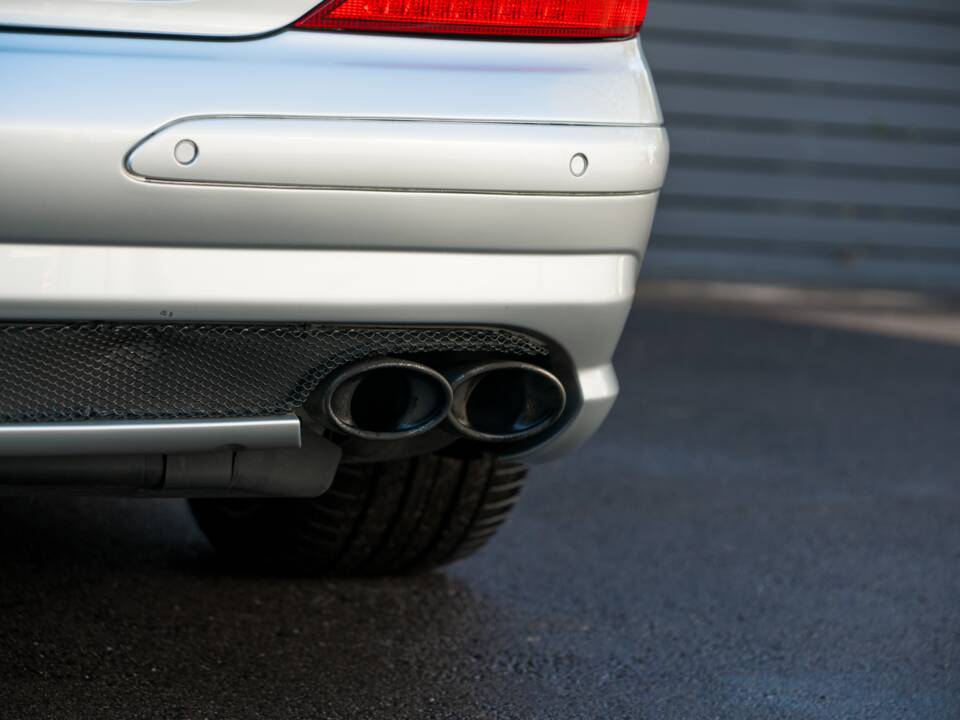 Image 25/51 of Mercedes-Benz SL 65 AMG (2007)