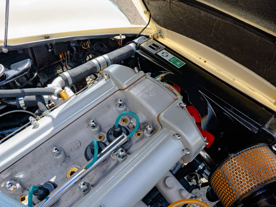 Bild 45/62 von Aston Martin DB 6 Mk II Volante (1970)