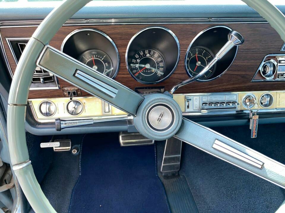 Bild 12/13 von Oldsmobile Delta 88 Holiday Hardtop (1968)