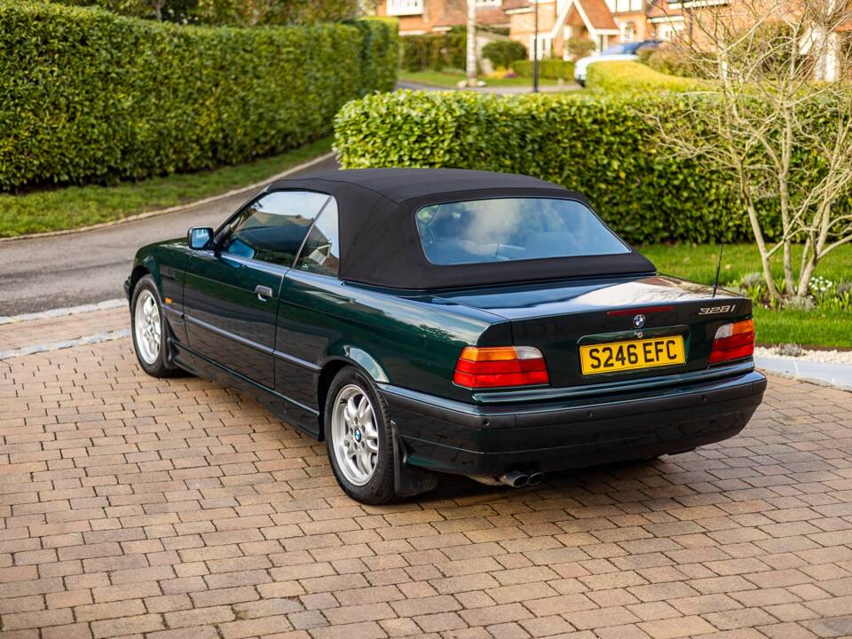 Image 24/49 of BMW 328i (1998)
