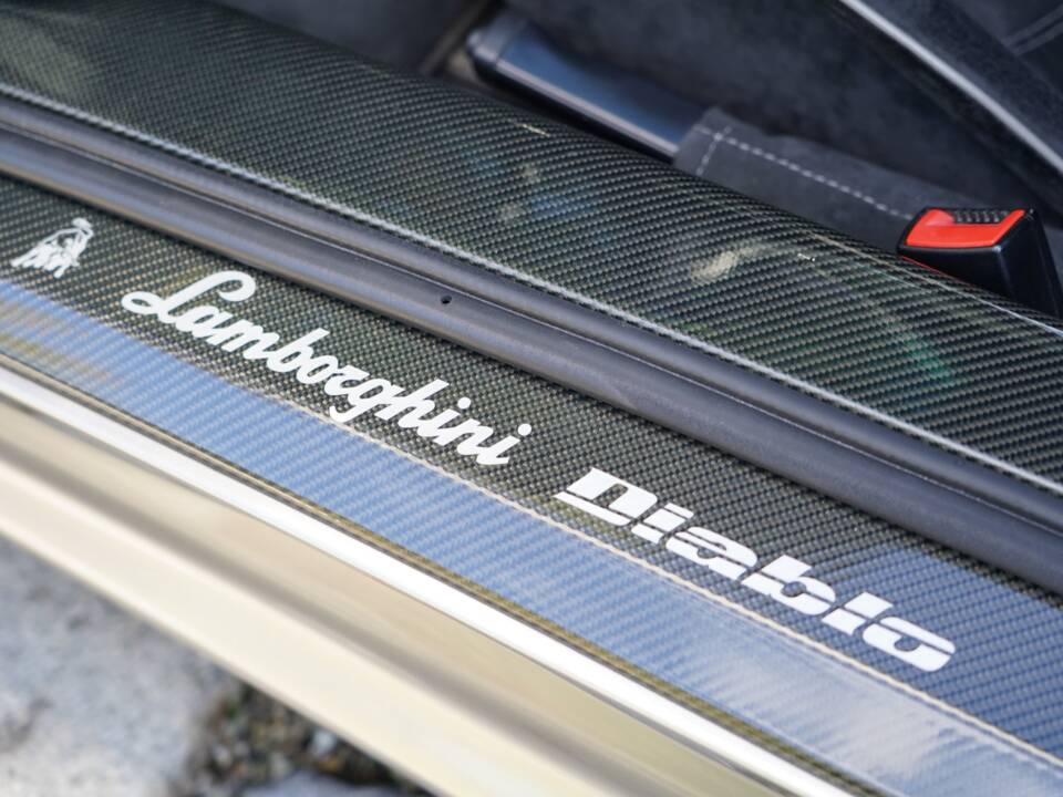 Image 13/16 of Lamborghini Diablo SV (1999)