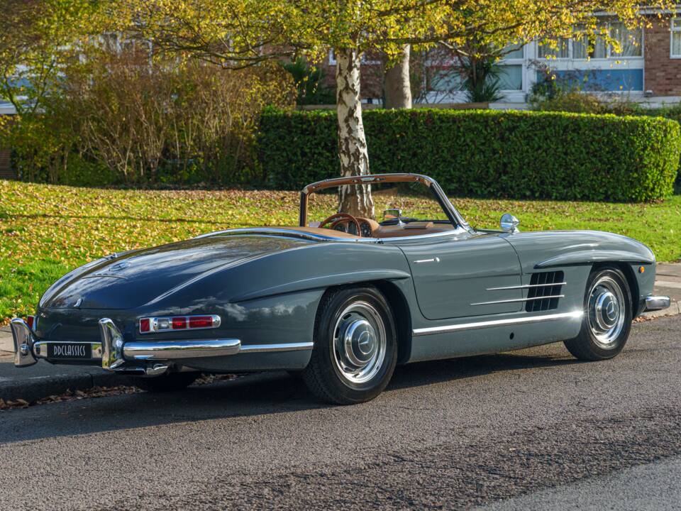 Image 3/25 de Mercedes-Benz 300 SL Roadster (1961)