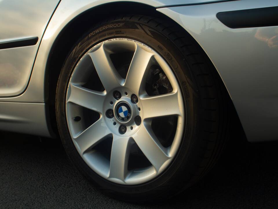 Afbeelding 11/58 van BMW 330i (2002)