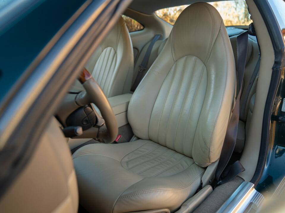 Image 20/50 of Jaguar XK8 4.0 (1998)