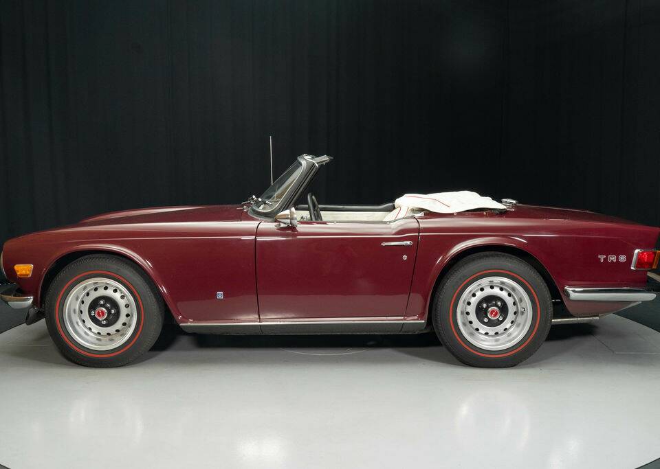 Image 7/8 de Triumph TR 6 (1971)