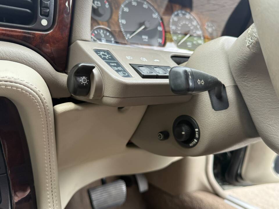 Image 24/31 of Jaguar XJ 6 4.0 Sovereign (1996)
