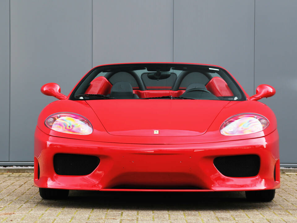 Image 18/57 de Ferrari F 360 Spider (2001)