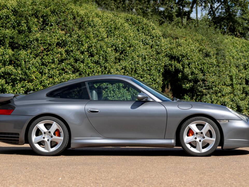 Image 2/23 of Porsche 911 Carrera 4S (2004)