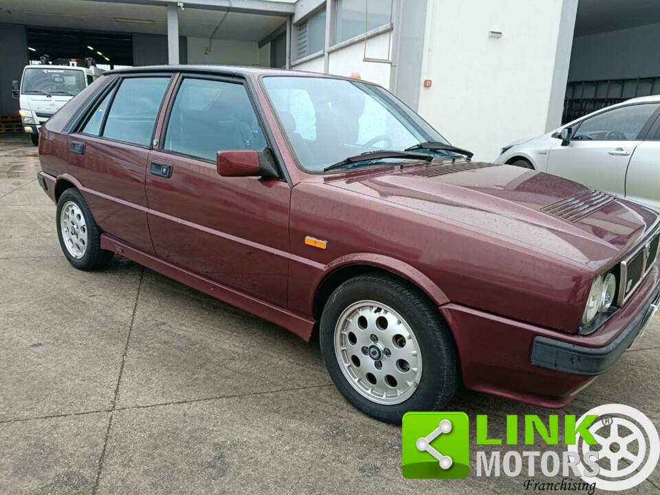 Image 2/10 of Lancia Delta HF Turbo (1993)