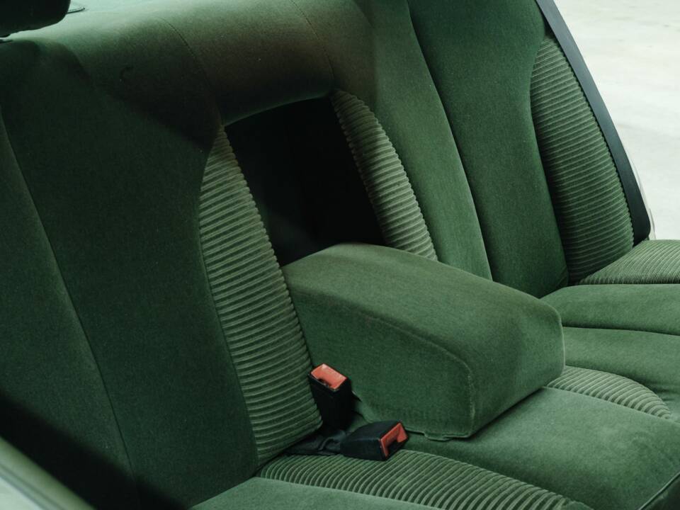 Bild 24/50 von Mercedes-Benz 300 SEL (1986)