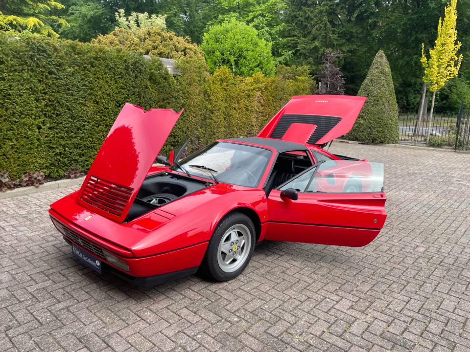 Image 19/48 of Ferrari 328 GTS (1989)