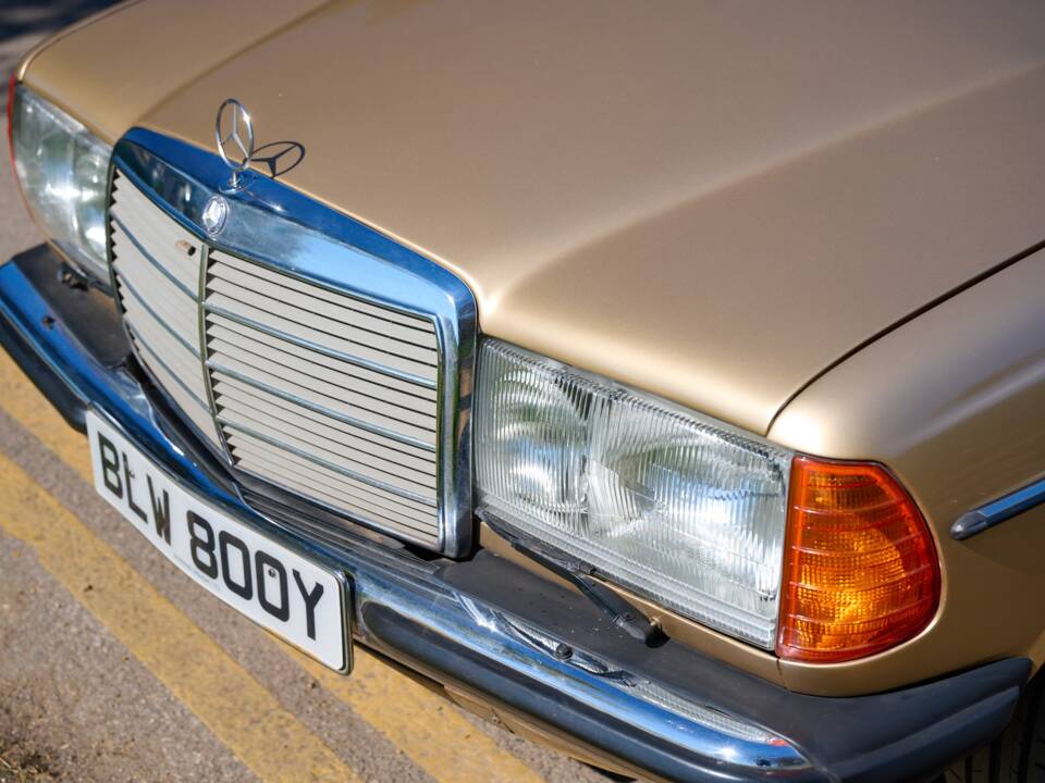 Image 22/50 de Mercedes-Benz 230 TE (1983)