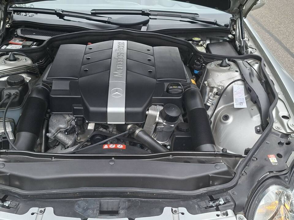 Image 29/30 of Mercedes-Benz SL 350 "Edition 50" (2004)