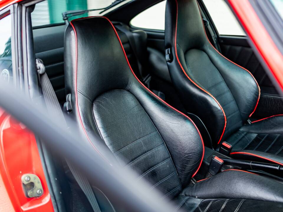 Image 34/45 de Porsche 911 Carrera RS (1990)