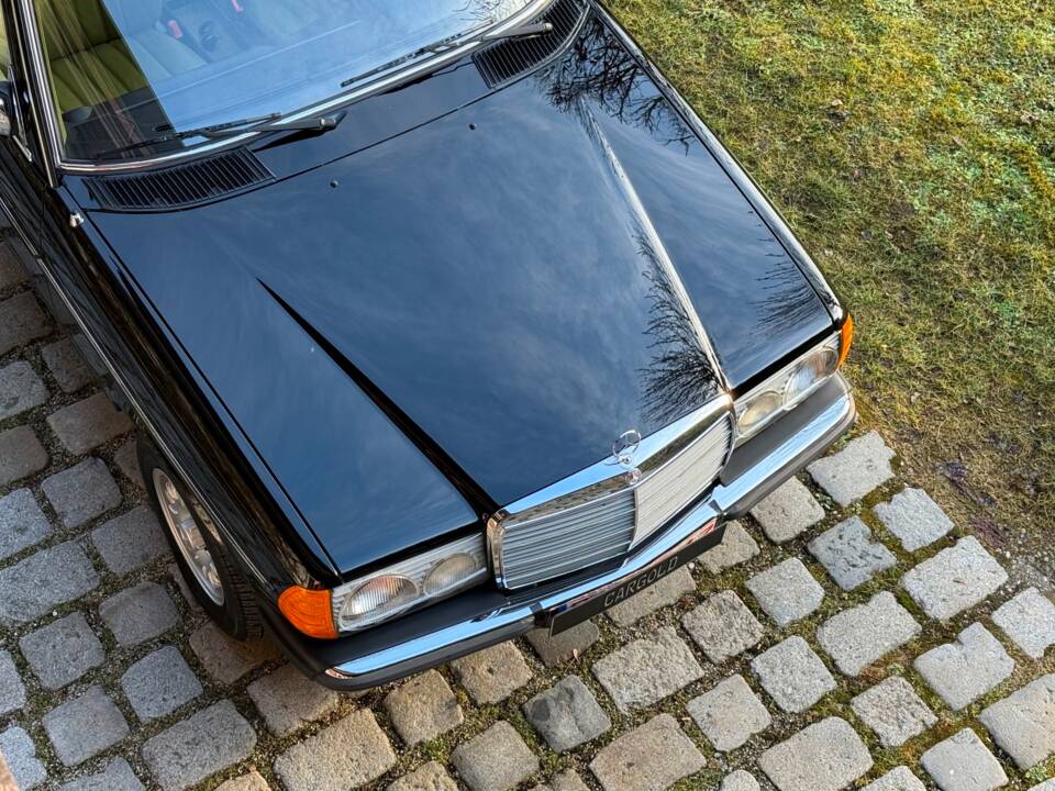 Bild 3/24 von Mercedes-Benz 200 D (1981)