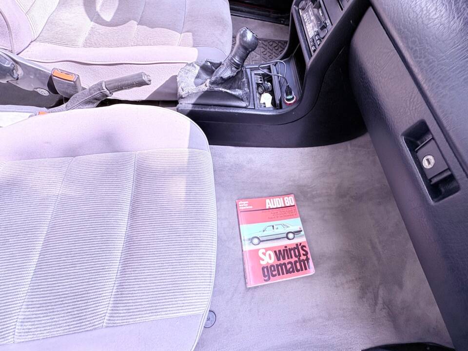 Image 20/32 of Audi 80 1.6 (1986)