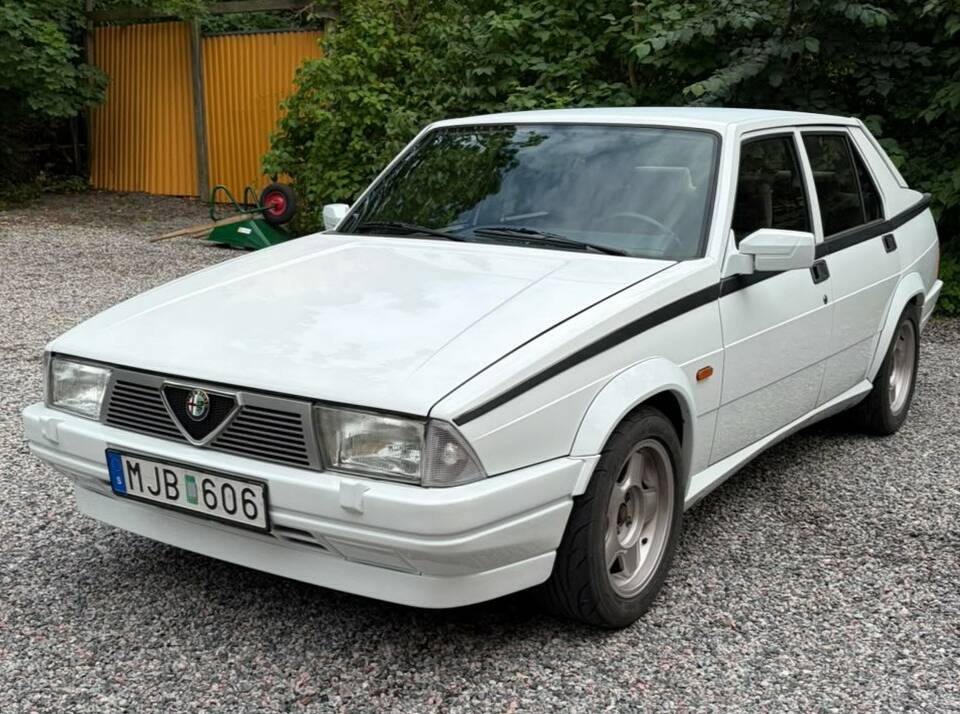 Image 5/8 of Alfa Romeo 75 2.0 TD (1986)