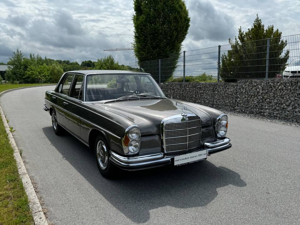 Image 7/47 of Mercedes-Benz 280 SE (1969)