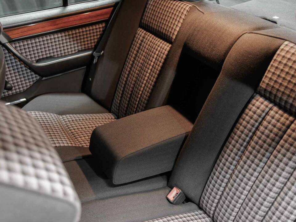 Bild 27/40 von Mercedes-Benz E 220 (1995)