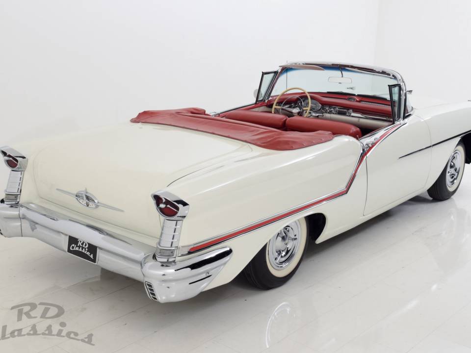 Image 4/50 of Oldsmobile Super 88 Convertible (1957)