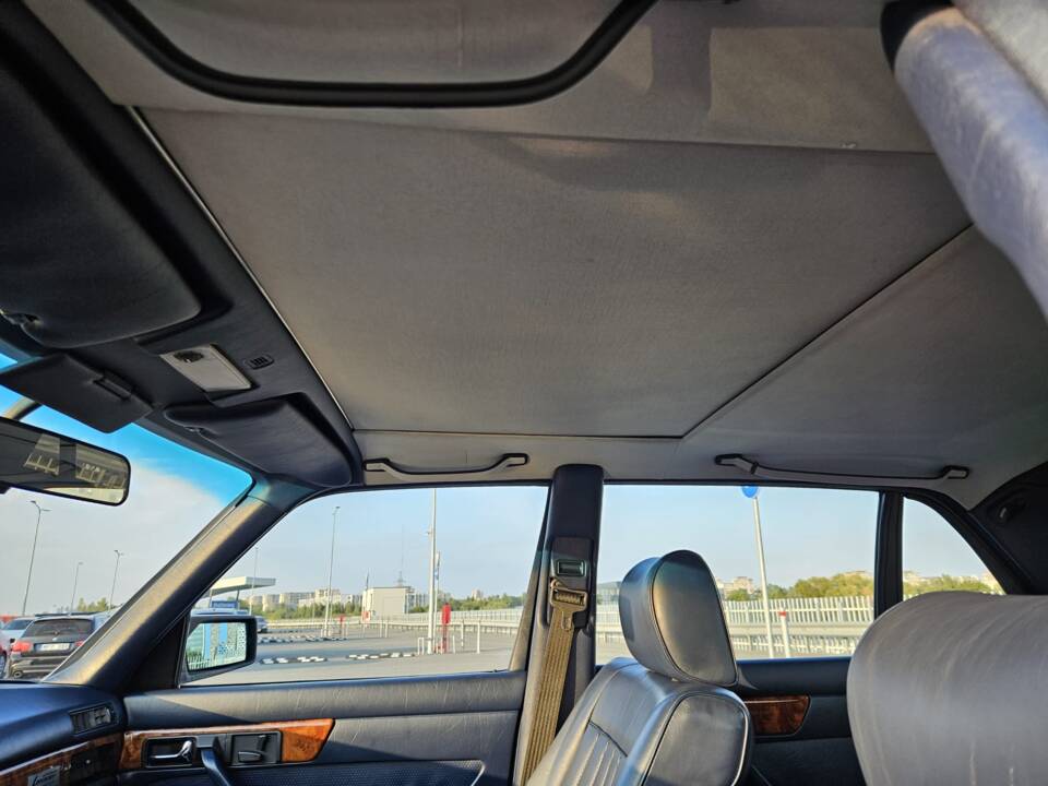 Image 35/100 of Mercedes-Benz 500 SEL (1983)