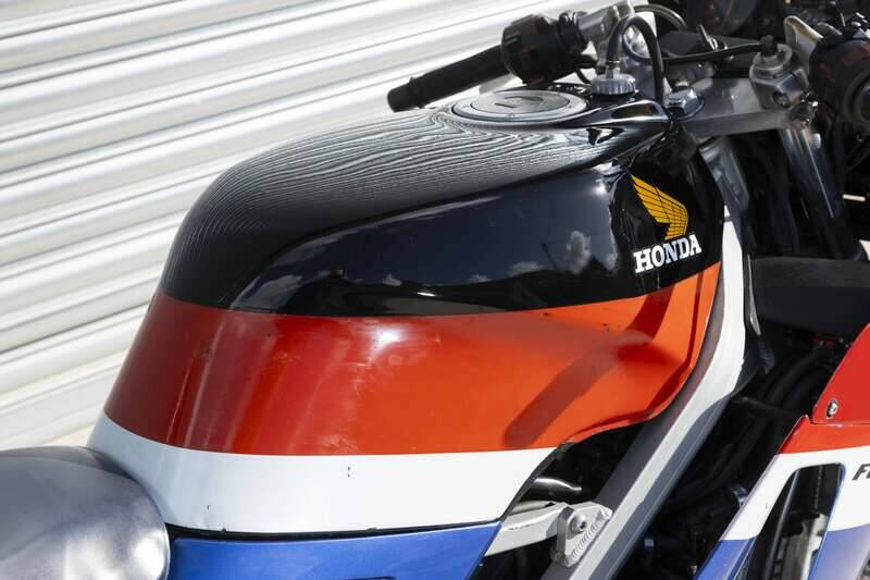 Bild 13/47 von Honda VFR 400 R (1988)