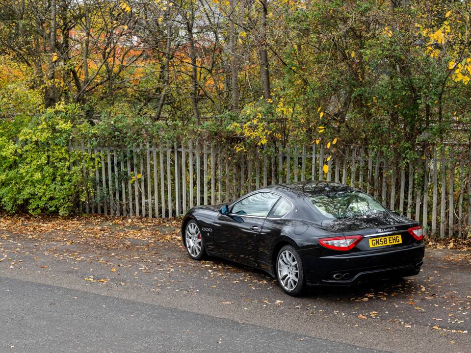 Bild 30/50 von Maserati GranTurismo 4.2 (2008)