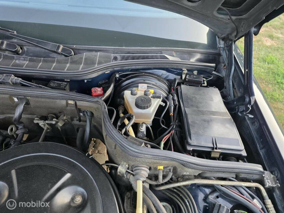Image 46/50 de Mercedes-Benz 300 SE (1989)